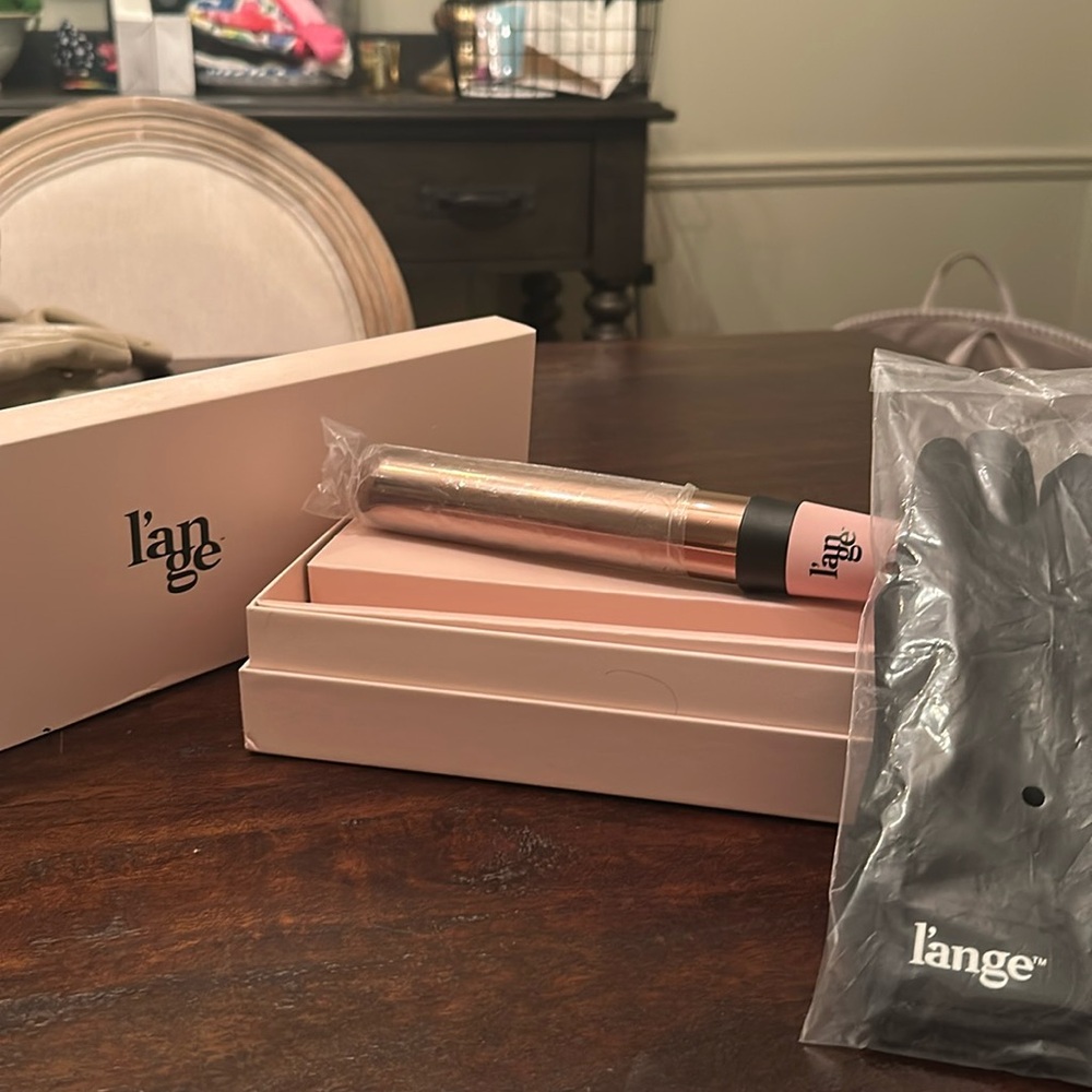 Lange curling wand new in box